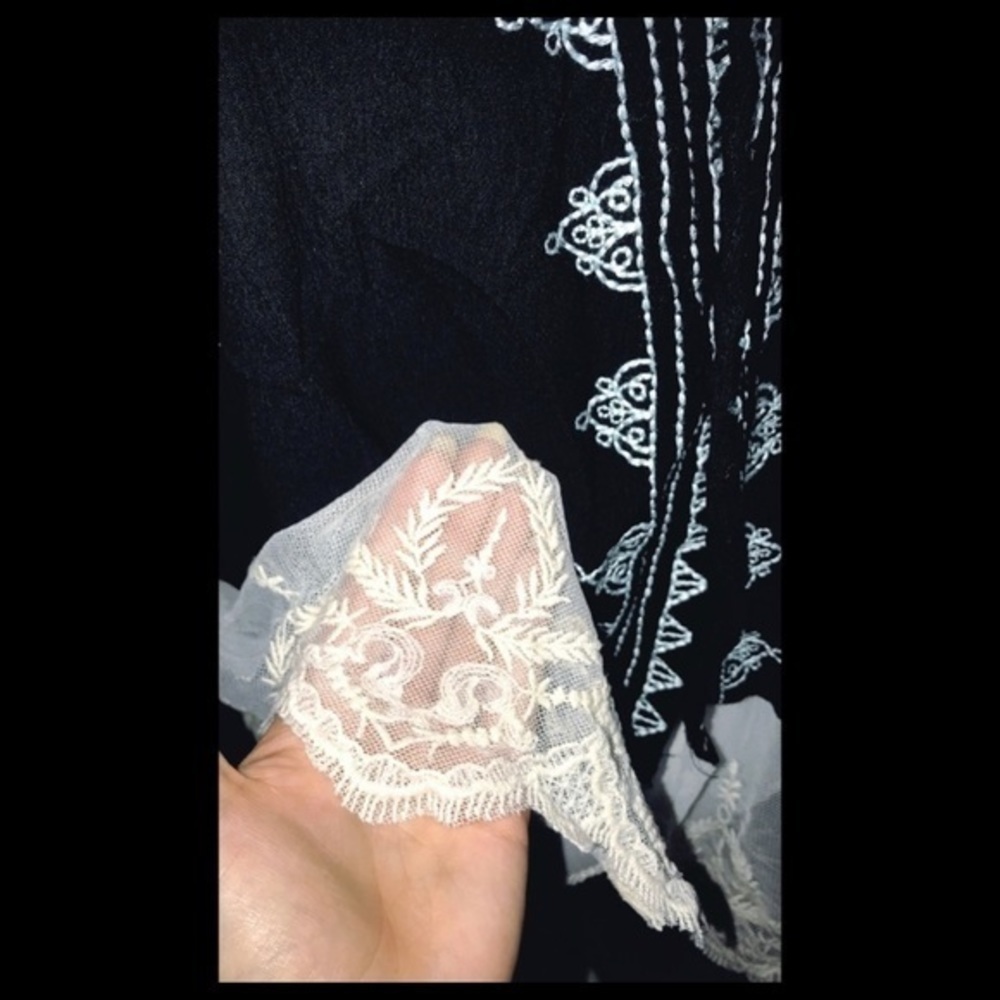 Umgee Shawl - Picture 2 of 2